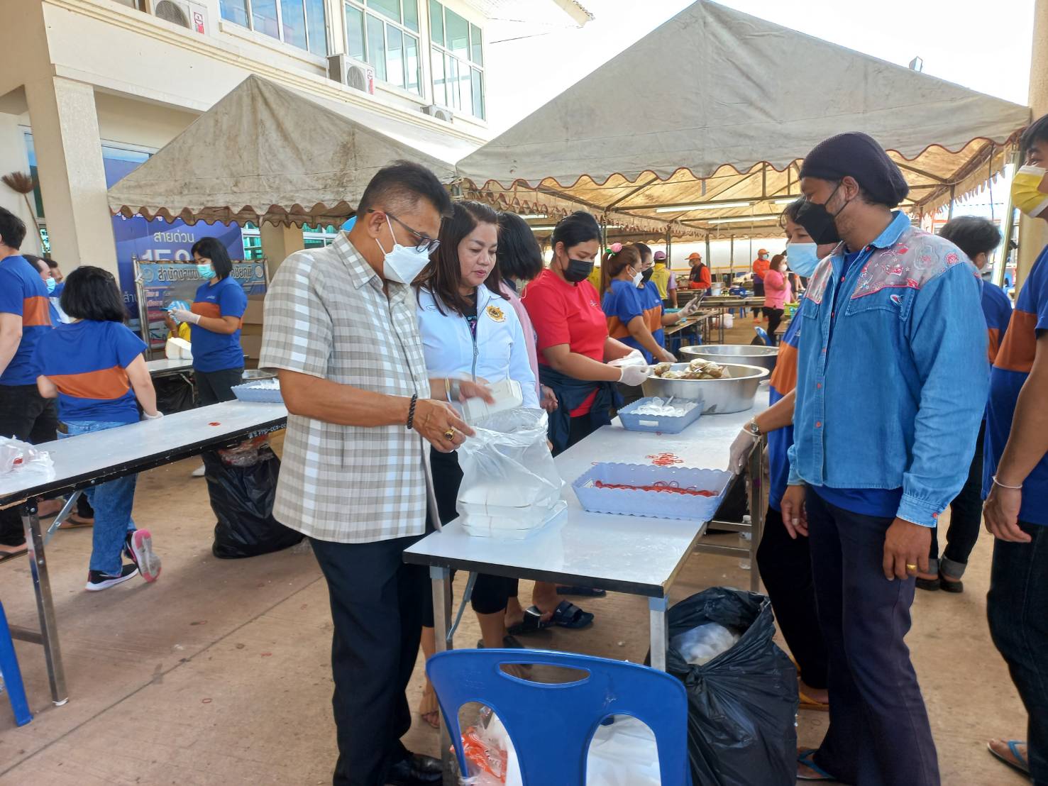 #พช_ชัยภูมิ ร่วมกิจกรรมโรงครัวพระราชทาน มูลนิธิอาสาเพื่อนพึ่ง (ภาฯ) ยามยาก สภากาชาดไทย