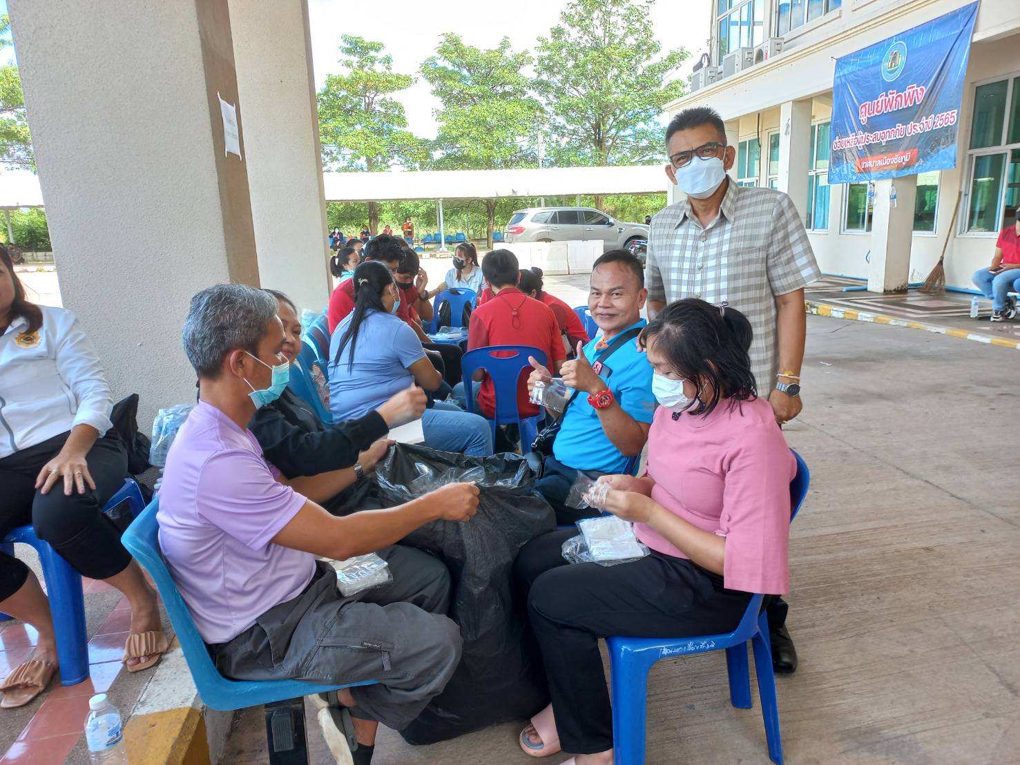 #พช_ชัยภูมิ ร่วมกิจกรรมโรงครัวพระราชทาน มูลนิธิอาสาเพื่อนพึ่ง (ภาฯ) ยามยาก สภากาชาดไทย