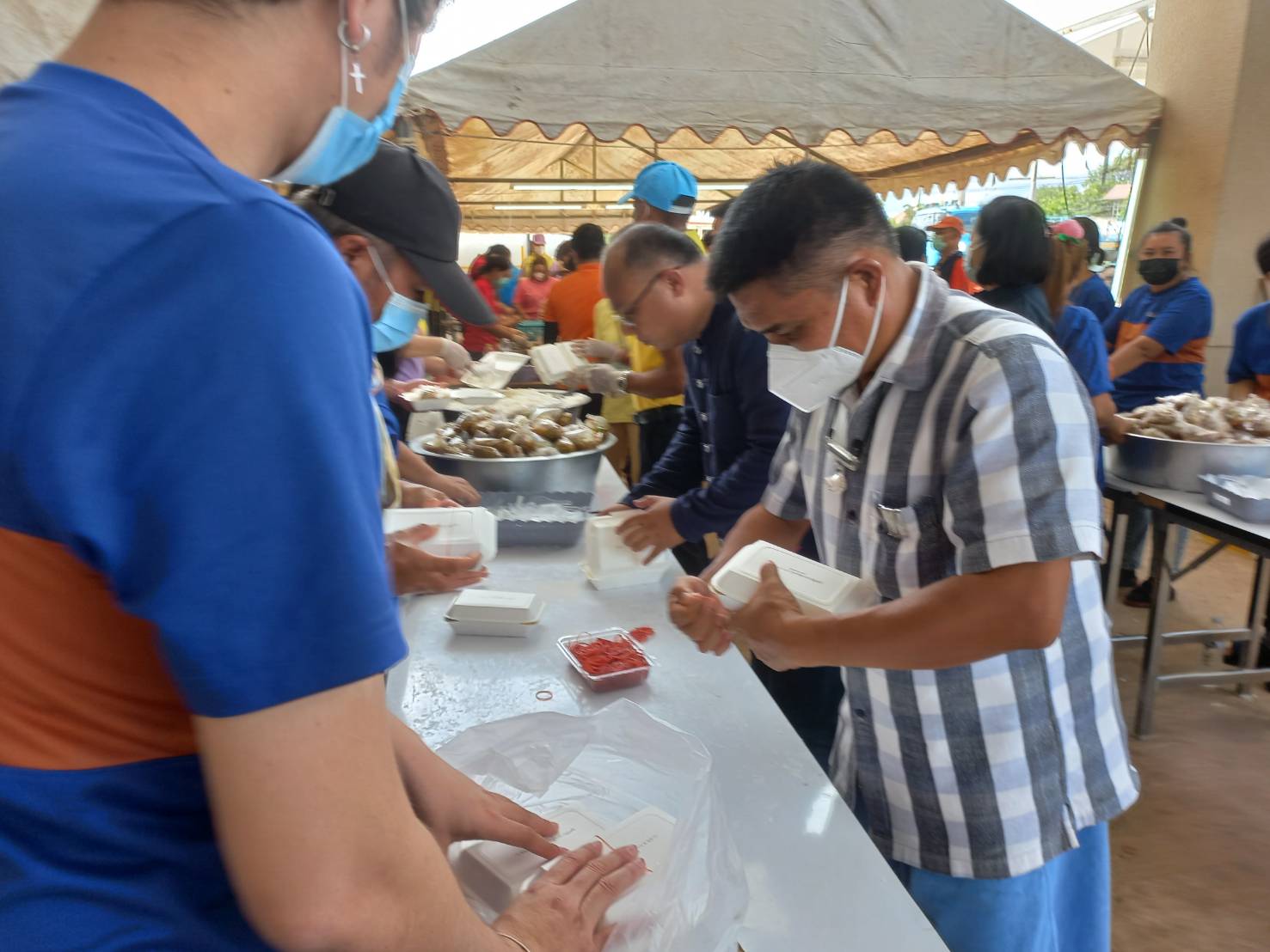 #พช_ชัยภูมิ ร่วมกิจกรรมโรงครัวพระราชทาน มูลนิธิอาสาเพื่อนพึ่ง (ภาฯ) ยามยาก สภากาชาดไทย