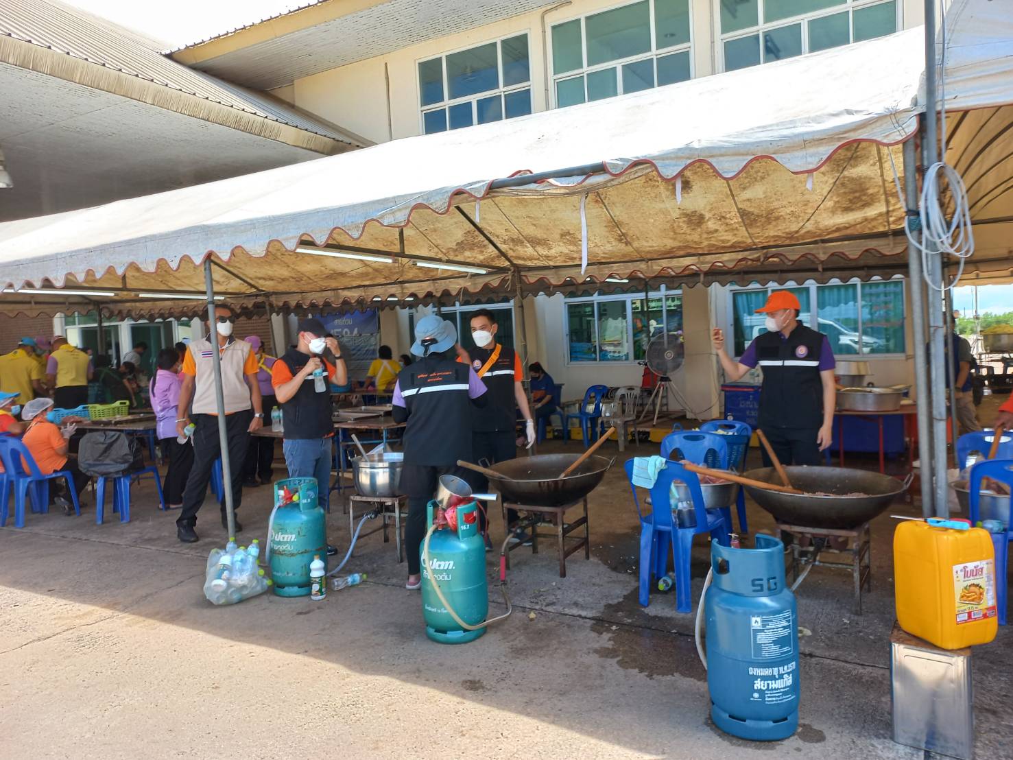 #พช_ชัยภูมิ ร่วมกิจกรรมโรงครัวพระราชทาน มูลนิธิอาสาเพื่อนพึ่ง (ภาฯ) ยามยาก สภากาชาดไทย