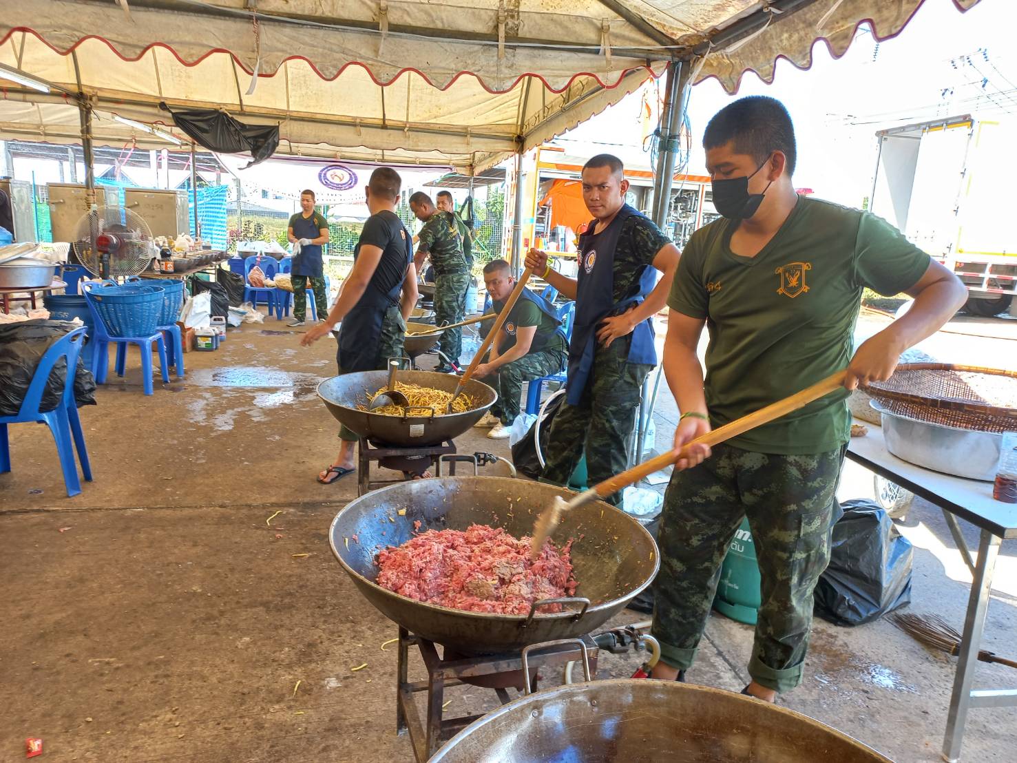 #พช_ชัยภูมิ ร่วมกิจกรรมโรงครัวพระราชทาน มูลนิธิอาสาเพื่อนพึ่ง (ภาฯ) ยามยาก สภากาชาดไทย