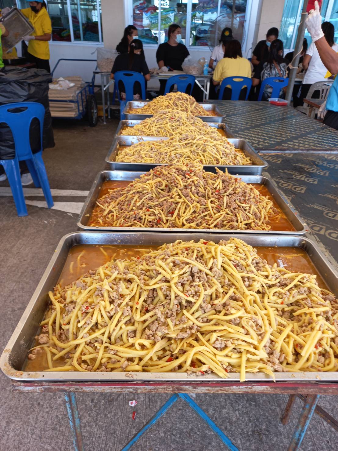 #พช_ชัยภูมิ ร่วมกิจกรรมโรงครัวพระราชทาน มูลนิธิอาสาเพื่อนพึ่ง (ภาฯ) ยามยาก สภากาชาดไทย