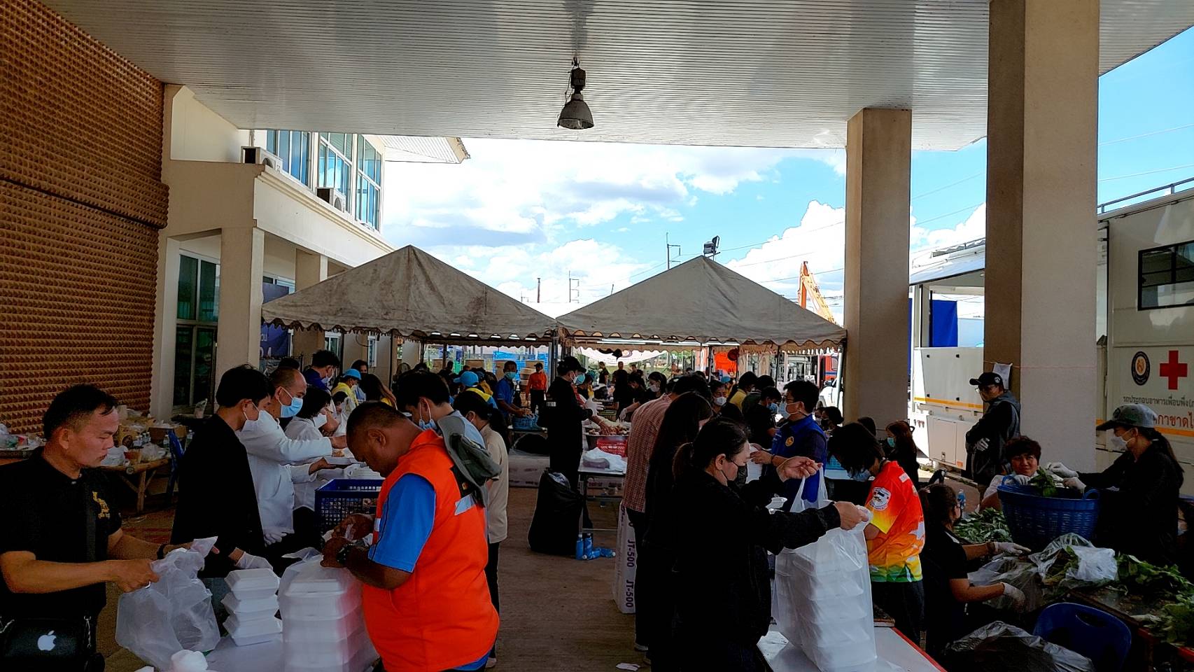 #พช_ชัยภูมิ ร่วมกิจกรรมโรงครัวพระราชทาน มูลนิธิอาสาเพื่อนพึ่ง (ภาฯ) ยามยาก สภากาชาดไทย