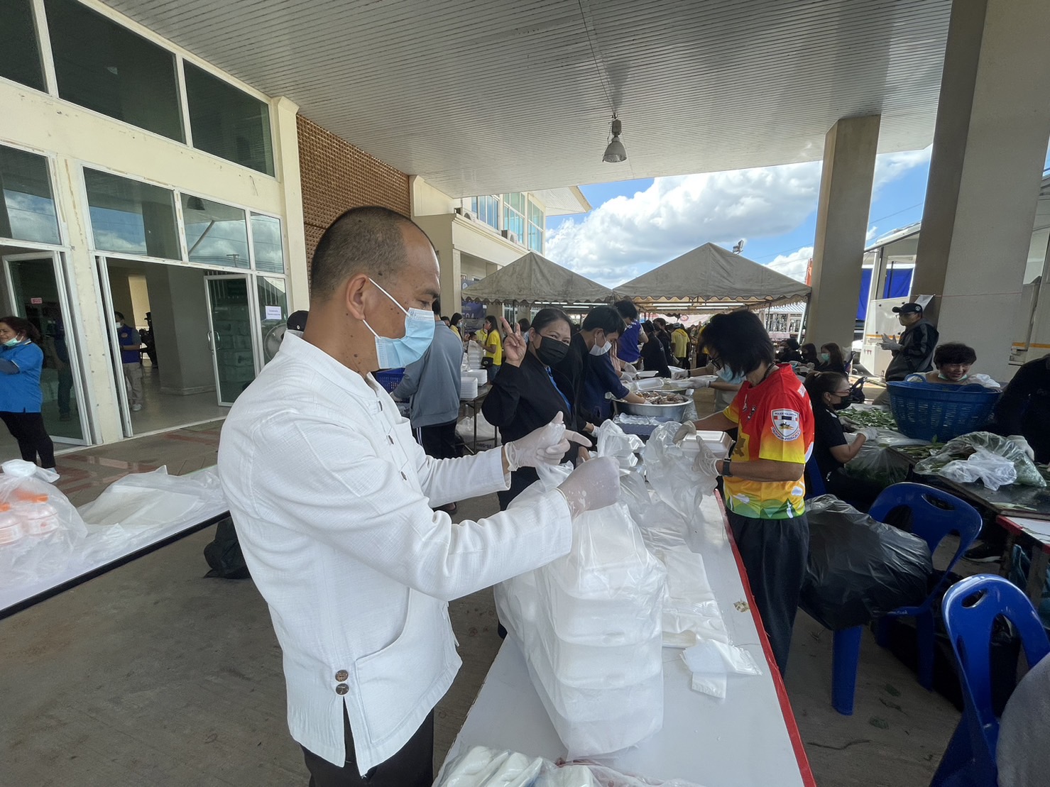 #พช_ชัยภูมิ ร่วมกิจกรรมโรงครัวพระราชทาน มูลนิธิอาสาเพื่อนพึ่ง (ภาฯ) ยามยาก สภากาชาดไทย