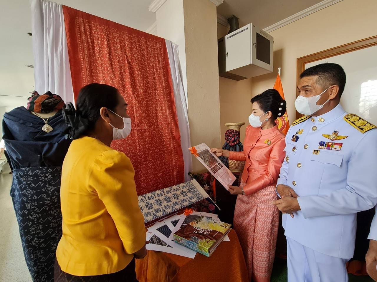 จังหวัดชัยภูมิ จัดพิธีมอบลายผ้าพระราชทาน “ผ้าลายดอกรักราชกัญญา”ด้วยสำนึกในพระกรุณาธิคุณของสมเด็จพระเจ้าลูกเธอ เจ้าฟ้าสิริวัณณวรี นารีรัตนราชกัญญาในการยกระดับผลิตภัณฑ์ผ้าไทย