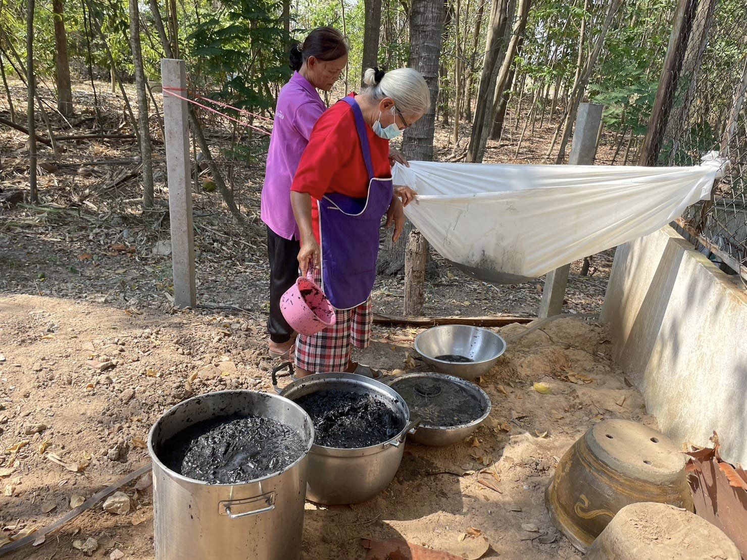 จังหวัดชัยภูมิ ส่งเสริมการพัฒนาทักษะ/เทคนิคการย้อมสีธรรมชาติ