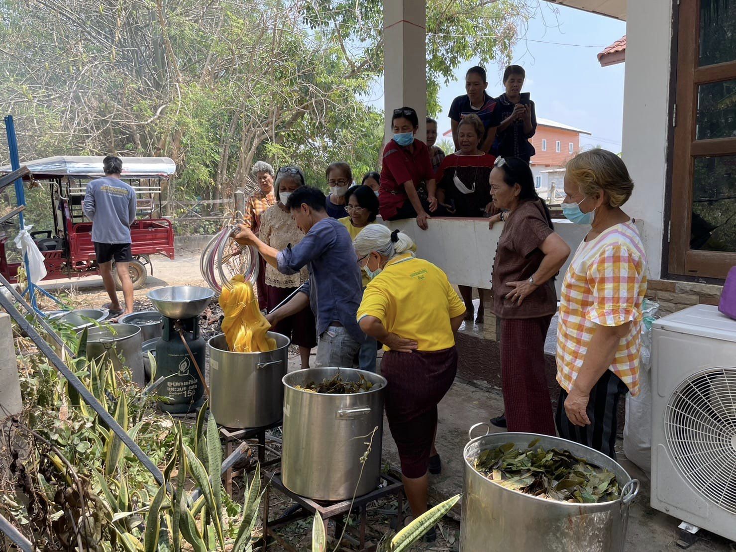 พช.ชัยภูมิ ส่งเสริมการพัฒนาทักษะ/เทคนิคการย้อมสีธรรมชาติ แก่ผู้ผลิตประกอบการผ้า