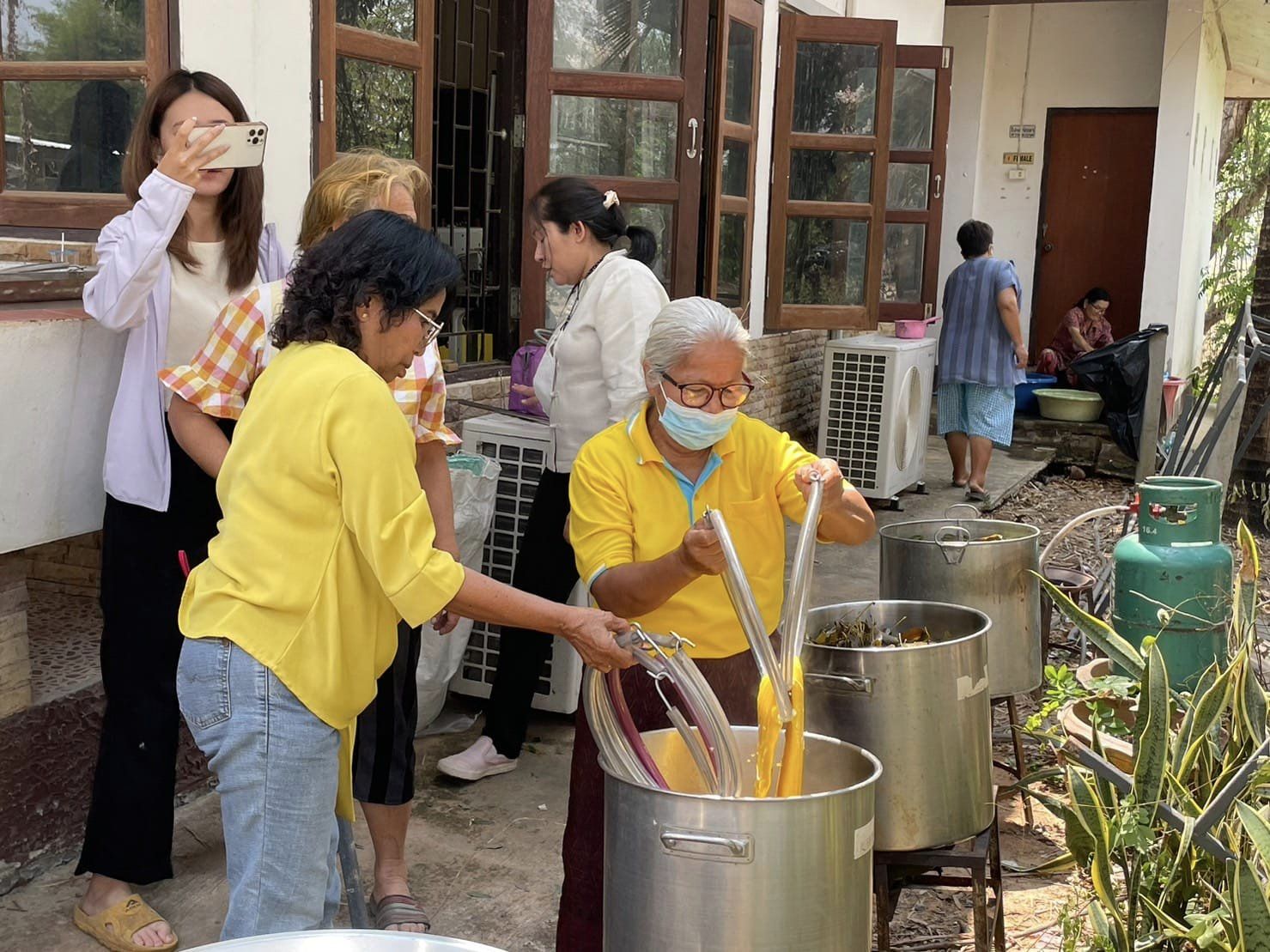พช.ชัยภูมิ ส่งเสริมการพัฒนาทักษะ/เทคนิคการย้อมสีธรรมชาติ แก่ผู้ผลิตประกอบการผ้า
