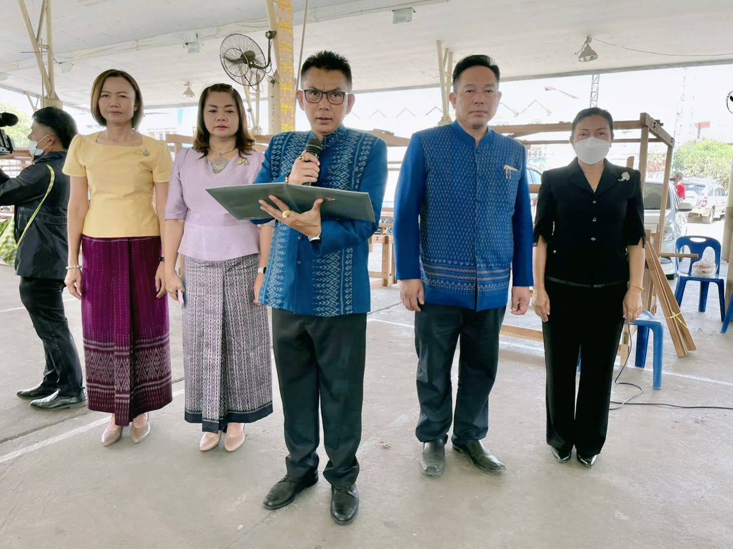 จังหวัดชัยภูมิ มอบกี่ทอผ้าระบบ 3 ตะกอ เพื่อยกระดับและเพิ่มประสิทธิภาพการทอผ้าของผู้ผลิต ผู้ประกอบการผ้าพัฒนาเศรษฐกิจฐานรากมั่นคง