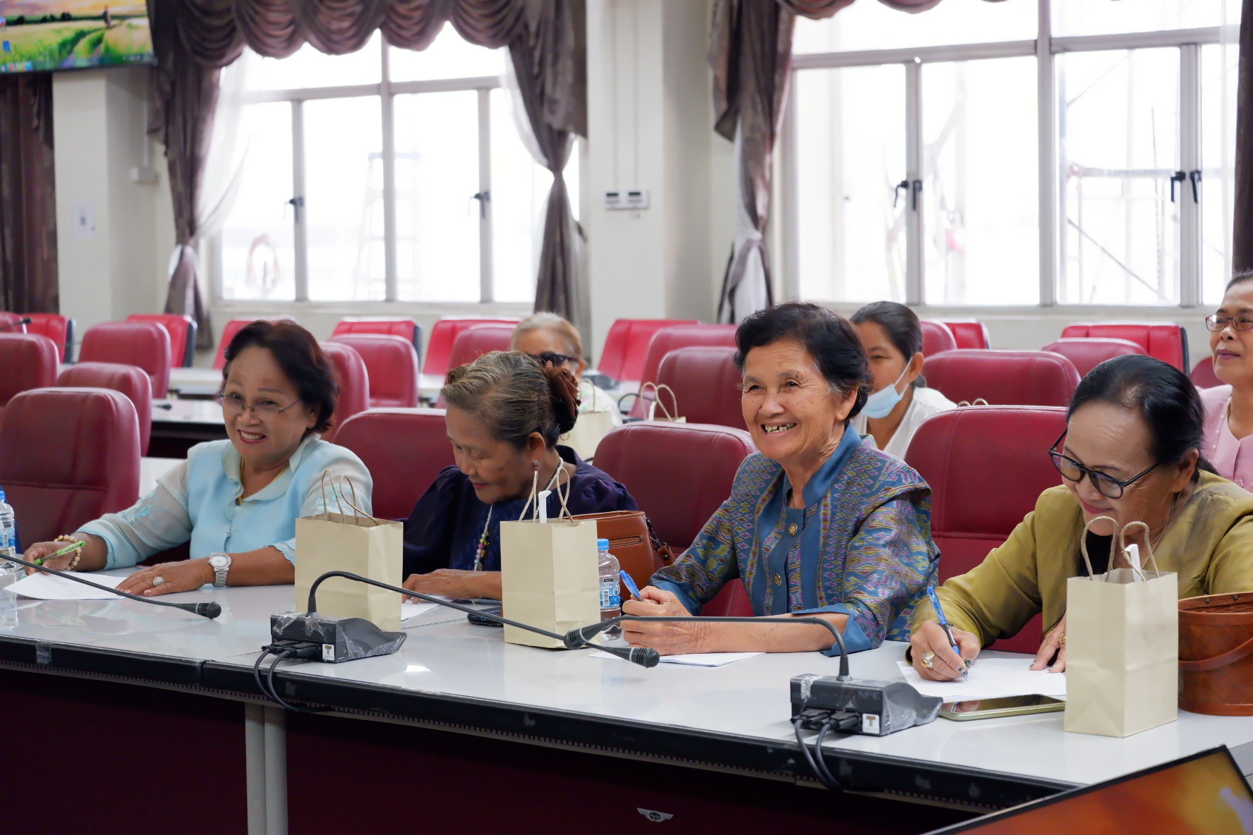 พช.ชัยภูมิ ส่งเสริมผลิตภัณฑ์ทอผ้ามือจังหวัดชัยภูมิให้มีมาตรฐาน