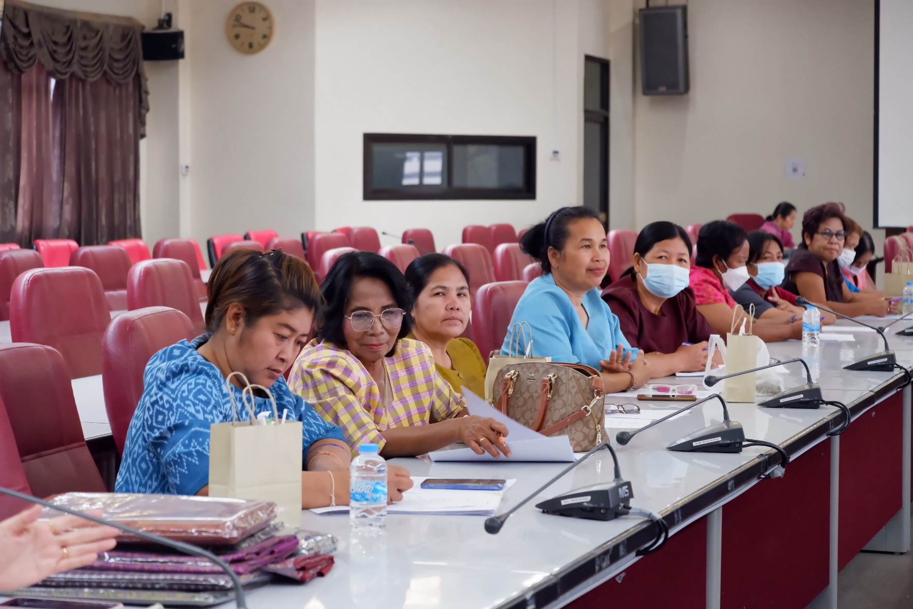 พช.ชัยภูมิ ส่งเสริมผลิตภัณฑ์ทอผ้ามือจังหวัดชัยภูมิให้มีมาตรฐาน