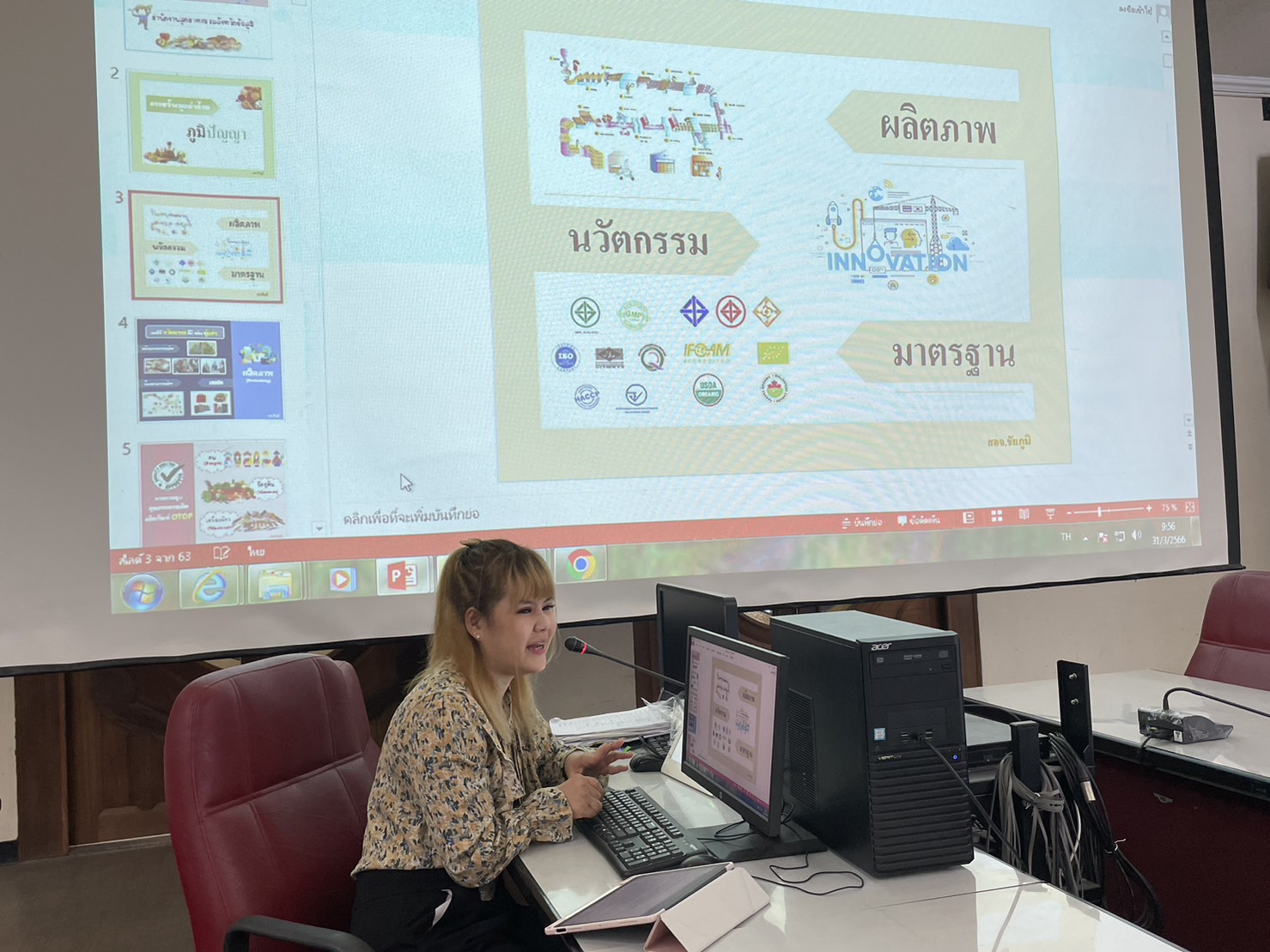 พช.ชัยภูมิ ส่งเสริมผลิตภัณฑ์ทอผ้ามือจังหวัดชัยภูมิให้มีมาตรฐาน