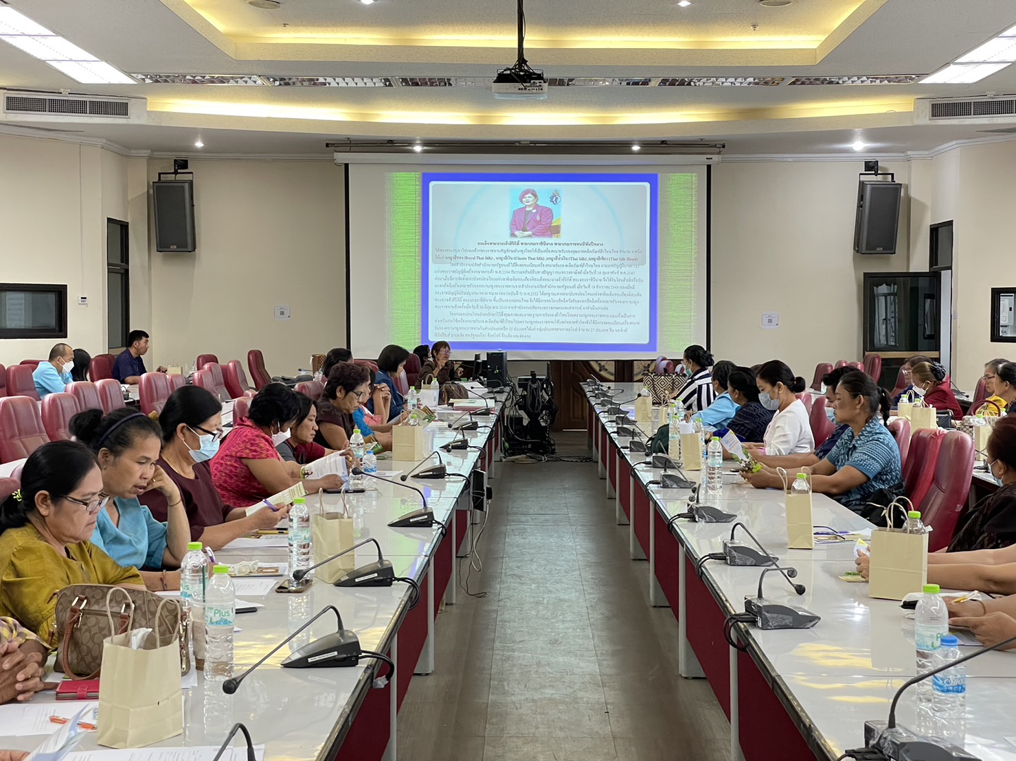 พช.ชัยภูมิ ส่งเสริมผลิตภัณฑ์ทอผ้ามือจังหวัดชัยภูมิให้มีมาตรฐาน