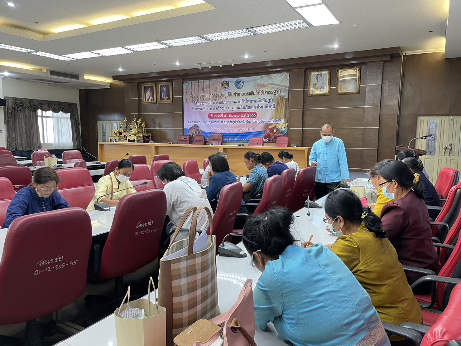 พช.ชัยภูมิ ส่งเสริมผลิตภัณฑ์ทอผ้ามือจังหวัดชัยภูมิให้มีมาตรฐาน