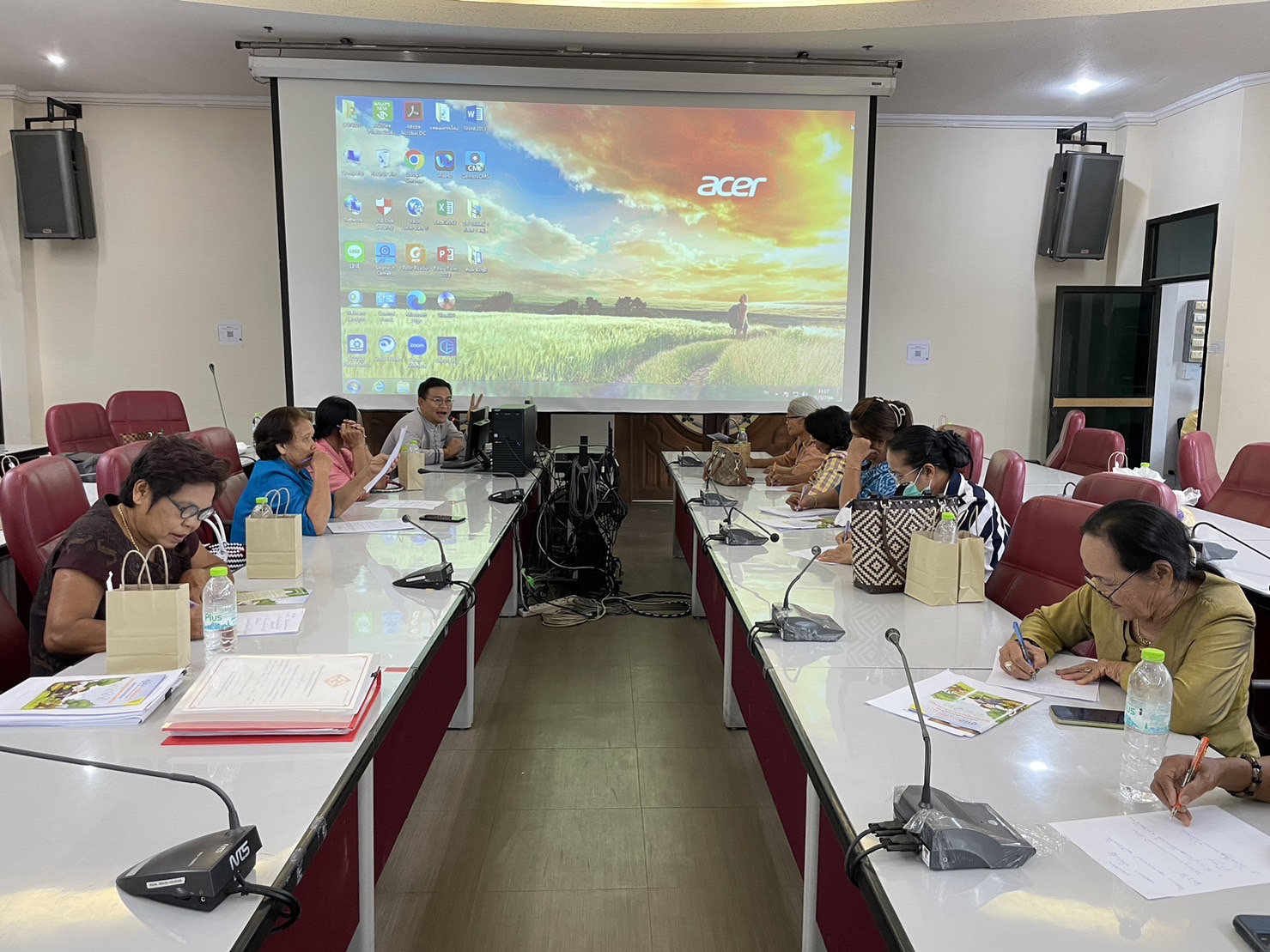 พช.ชัยภูมิ ส่งเสริมผลิตภัณฑ์ทอผ้ามือจังหวัดชัยภูมิให้มีมาตรฐาน