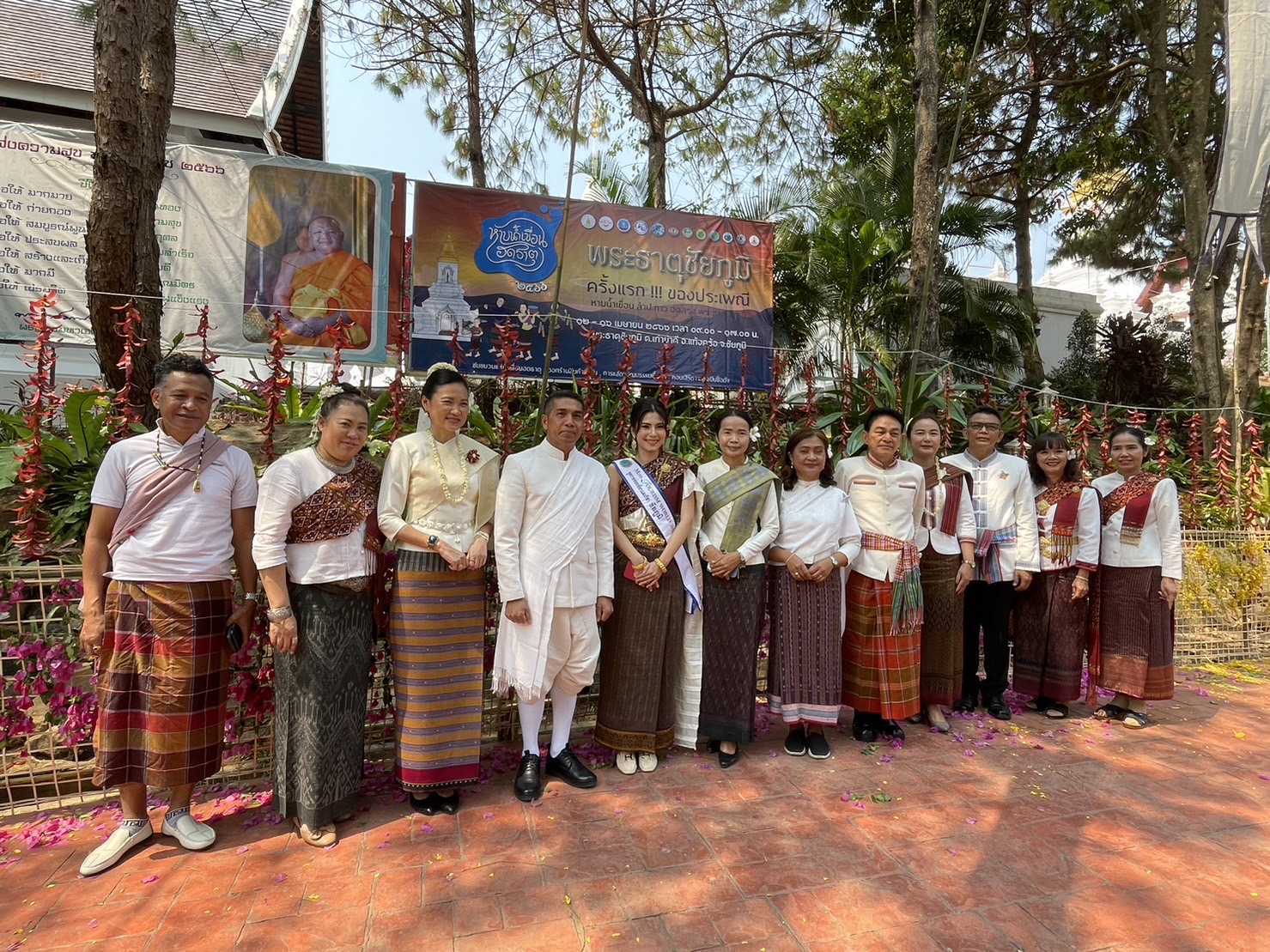 #พช.ชัยภูมิ ร่วมพิธีเปิดโครงการ “หาบน้ำเขื่อนฮดธาตุ พระธาตุชัยภูมิ” และส่งเสริม สนับสนุนร้านค้า OTOP ของดีเมืองพญาแล จำหน่ายแก่นักท่องเที่ยวช่วงเทศกาลสงกรานต์ ประจำปี 2566 