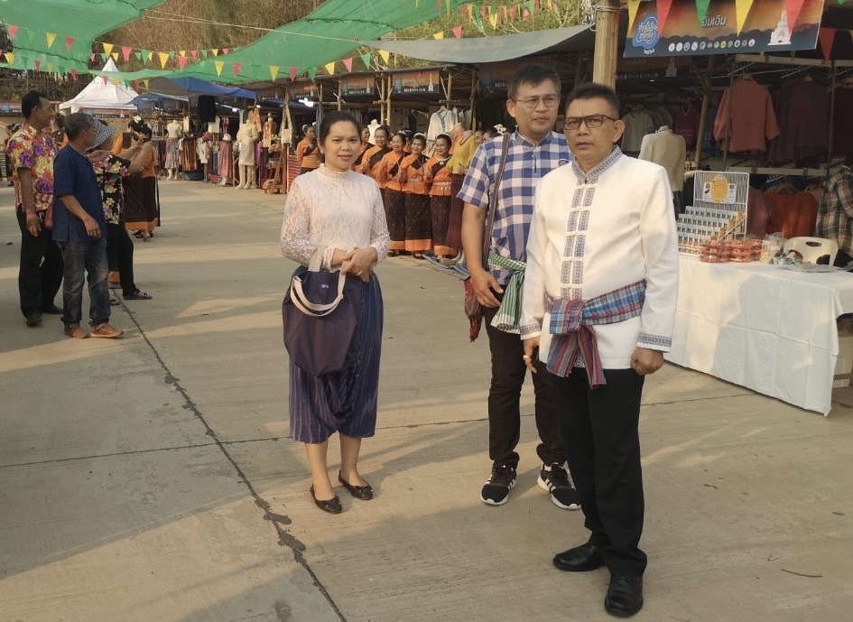 #พช.ชัยภูมิ ร่วมพิธีเปิดโครงการ “หาบน้ำเขื่อนฮดธาตุ พระธาตุชัยภูมิ” และส่งเสริม สนับสนุนร้านค้า OTOP ของดีเมืองพญาแล จำหน่ายแก่นักท่องเที่ยวช่วงเทศกาลสงกรานต์ ประจำปี 2566 