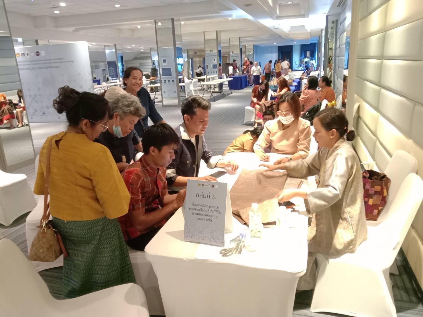 พช.ชัยภูมิ_ สนับสนุนผู้ผลิตผู้ประกอบการกลุ่มทอผ้า เข้ารับการ coaching พัฒนาศักยภาพการผลิตผ้าไทยและงานหัตถกรรมสู่สากล