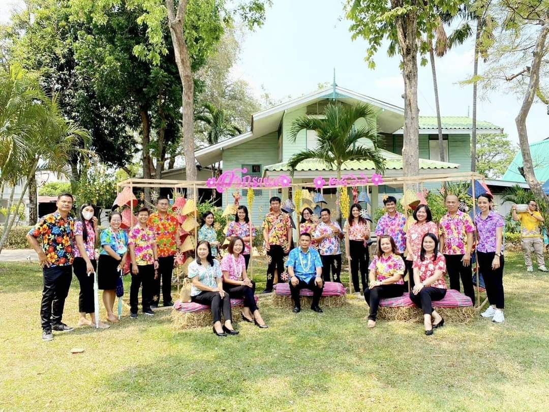 พช.ชัยภูมิ ร่วมรดน้ำขอพรผู้ว่าราชการจังหวัดชัยภูมิ เนื่องในโอกาสวันสงกรานต์ ประจำปี 2566