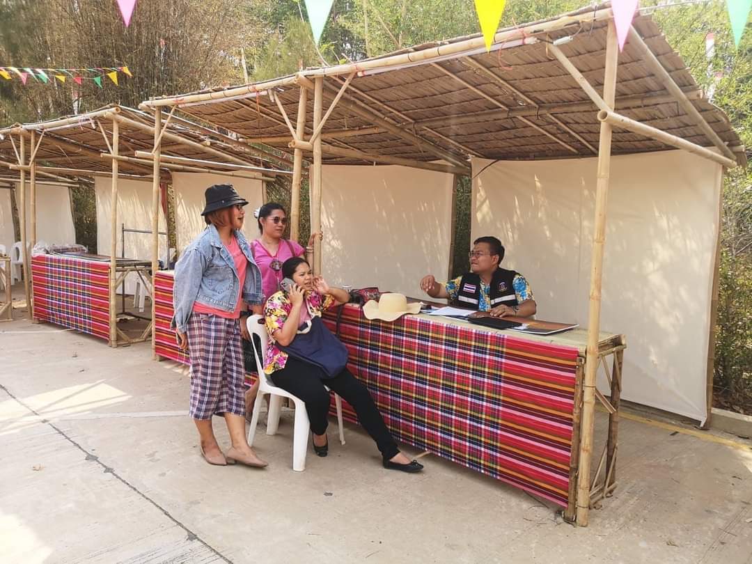 พช.ชัยภูมิ จัดเตรียมร้านค้า OTOP ของดีเมืองพญาแล ต้อนรับนักท่องเที่ยวช่วงเทศกาลสงกรานต์ ประจำปี 2566 ในโครงการ “หาบน้ำเขื่อนฮดธาตุ พระธาตุชัยภูมิ” 