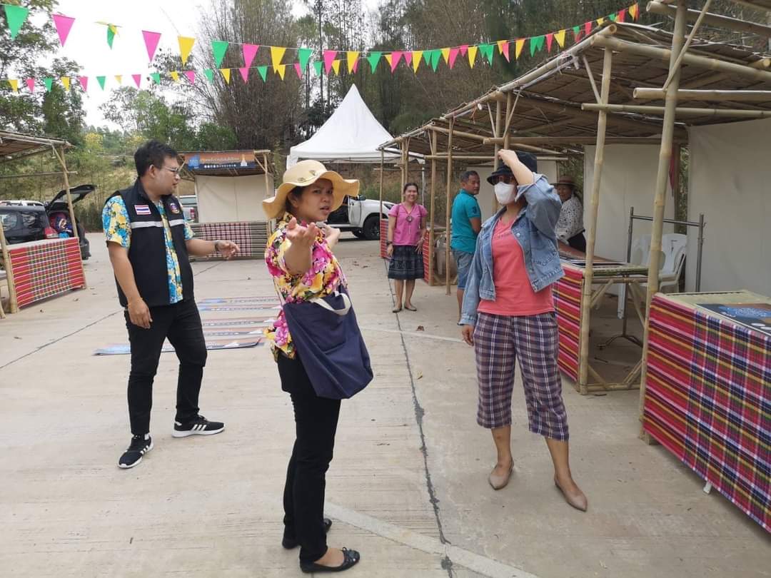 พช.ชัยภูมิ จัดเตรียมร้านค้า OTOP ของดีเมืองพญาแล ต้อนรับนักท่องเที่ยวช่วงเทศกาลสงกรานต์ ประจำปี 2566 ในโครงการ “หาบน้ำเขื่อนฮดธาตุ พระธาตุชัยภูมิ” 