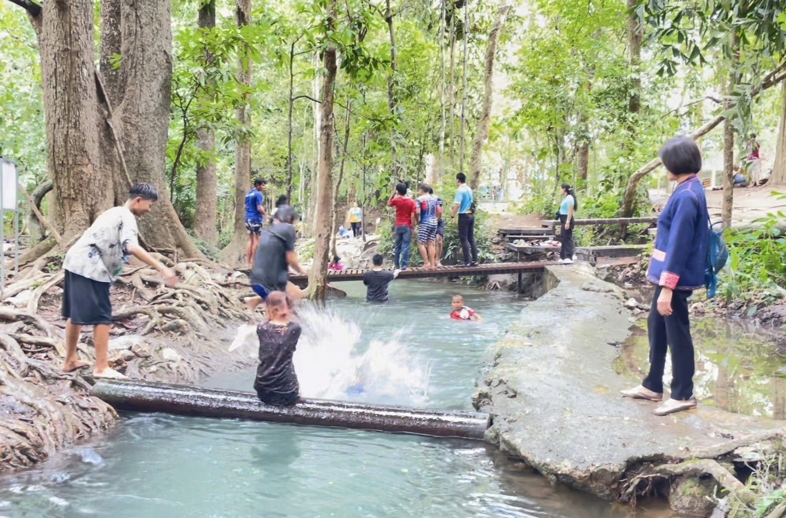 พช._ชัยภูมิ นางสงวน มะเสนา ผู้ตรวจราชการกรมการพัฒนาชุมชน ตรวจติดตามผลการขับเคลื่อนงานพัฒนาชุมชนในพื้นที่อำเภอคอนสาร จังหวัดชัยภูมิ