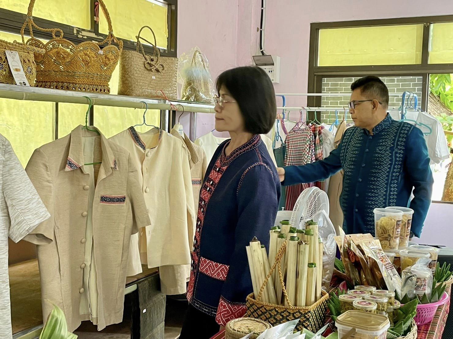 พช._ชัยภูมิ นางสงวน มะเสนา ผู้ตรวจราชการกรมการพัฒนาชุมชน ตรวจติดตามผลการขับเคลื่อนงานพัฒนาชุมชนในพื้นที่อำเภอคอนสาร จังหวัดชัยภูมิ