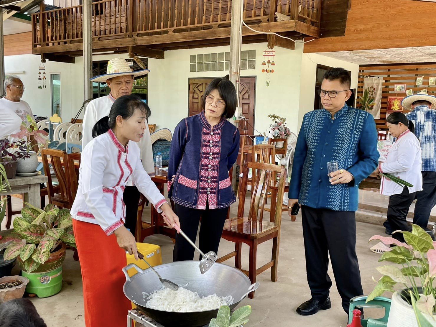 พช._ชัยภูมิ นางสงวน มะเสนา ผู้ตรวจราชการกรมการพัฒนาชุมชน ตรวจติดตามผลการขับเคลื่อนงานพัฒนาชุมชนในพื้นที่อำเภอคอนสาร จังหวัดชัยภูมิ