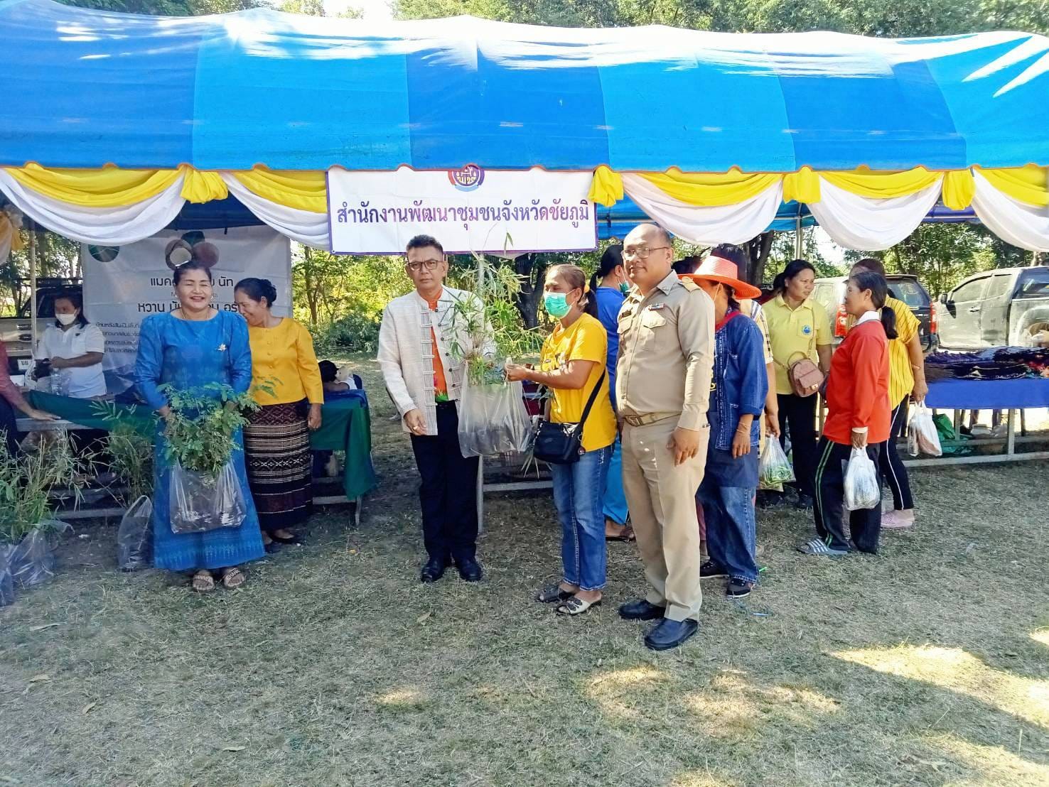 พช_ชัยภูมิ นำกิจกรรมพัฒนาชุมชนร่วมออกหน่วยแพทย์อาสาสมเด็จพระศรีนครินทราบรมราชชนนี(พอ.สว.) จังหวัดชัยภูมิ และโครงการจังหวัดเคลื่อนที่บริการประชาชน ประจำเดือน ธันวาคม 2566
