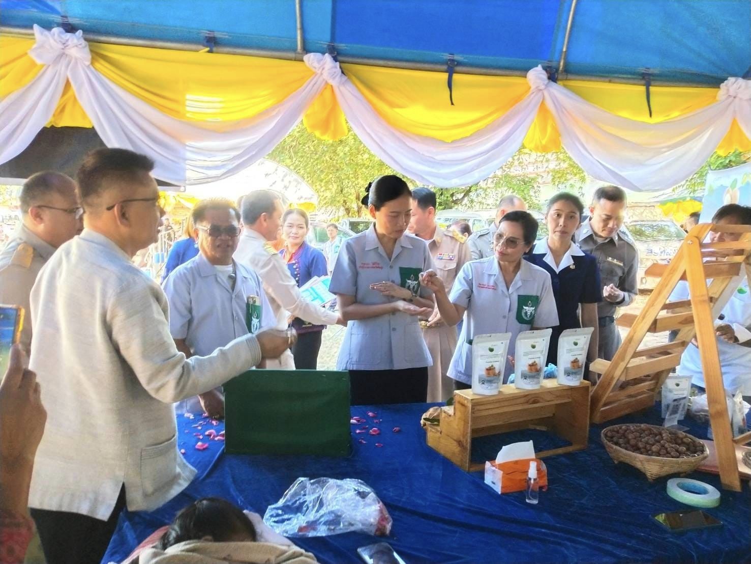 พช_ชัยภูมิ นำกิจกรรมพัฒนาชุมชนร่วมออกหน่วยแพทย์อาสาสมเด็จพระศรีนครินทราบรมราชชนนี(พอ.สว.) จังหวัดชัยภูมิ และโครงการจังหวัดเคลื่อนที่บริการประชาชน ประจำเดือน ธันวาคม 2566