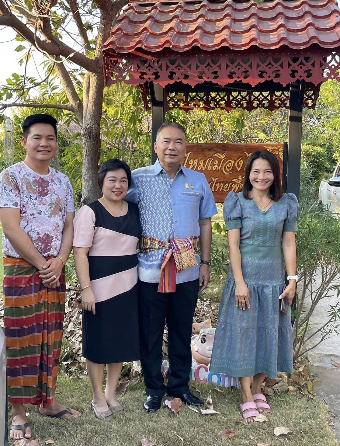 ผู้ว่าราชการจังหวัดชัยภูมิชัยภูมิ ติดตามการผลิตและจำหน่ายผ้าไหมชัยภูมิ