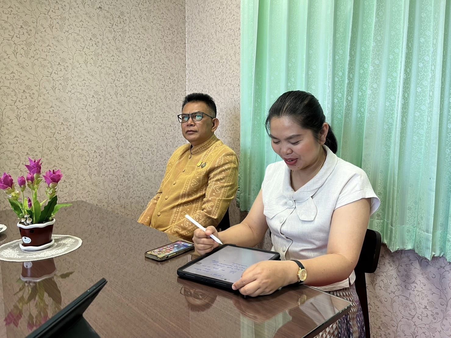 พช.ชัยภูมิ จับมือธนาคารกรุงไทย มอบส่วนลดของขวัญปีใหม่ สำหรับลูกค้าที่มาเลือกซื้อสินค้าในโซน OTOP พญาแล และของดี 4 ภาค ในงานเจ้าพ่อพญาแล ประจำปี 2566