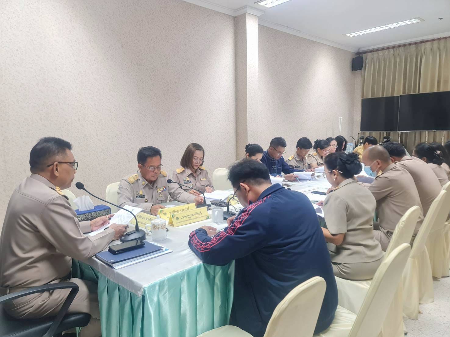 พช.​ชัยภูมิ ประชุมเตรียมความพร้อมการจัดแสดงและจำหน่ายผลิตภัณฑ์ชุมชนและท้องถิ่น (OTOP) ในงานเจ้าพ่อพญาแล จังหวัดชัยภูมิ ประจำปี 2567