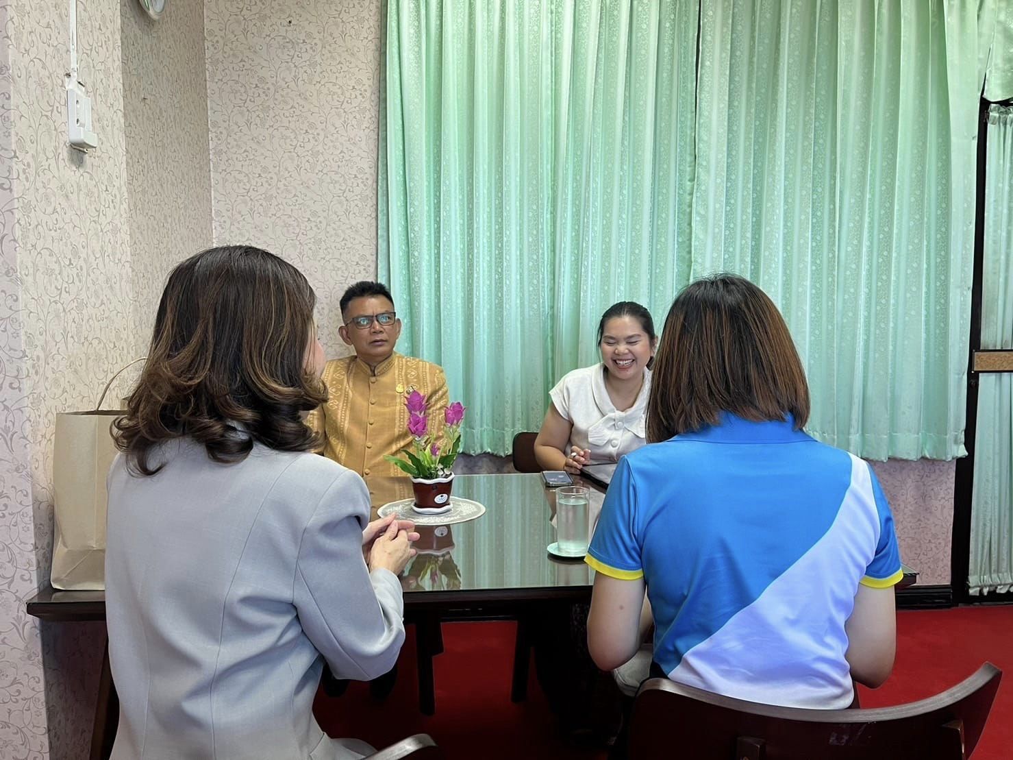 พช.ชัยภูมิ จับมือธนาคารกรุงไทย มอบส่วนลดของขวัญปีใหม่ สำหรับลูกค้าที่มาเลือกซื้อสินค้าในโซน OTOP พญาแล และของดี 4 ภาค ในงานเจ้าพ่อพญาแล ประจำปี 2566