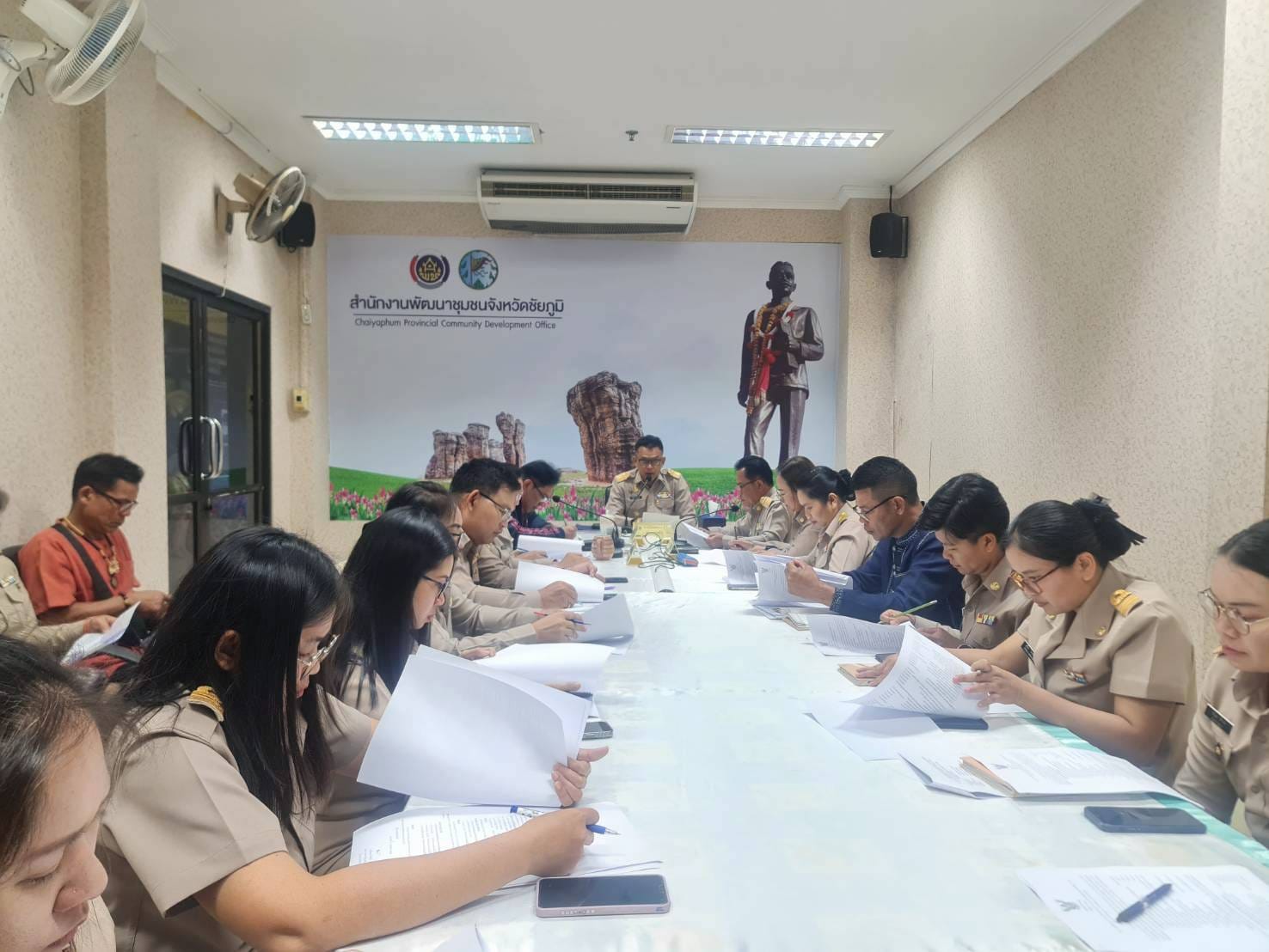 พช.​ชัยภูมิ ประชุมเตรียมความพร้อมการจัดแสดงและจำหน่ายผลิตภัณฑ์ชุมชนและท้องถิ่น (OTOP) ในงานเจ้าพ่อพญาแล จังหวัดชัยภูมิ ประจำปี 2567