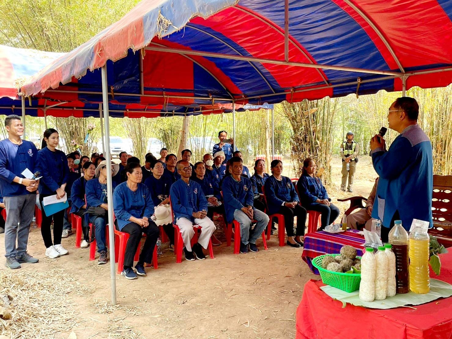 จังหวัดชัยภูมิ>>น้อมสำนึกในพระมหากรุณาธิคุณพระบาทสมเด็จพระเจ้าอยู่หัว ผู้ว่าราชการจังหวัดชัยภูมิ นำเอามื้อสามัคคี เพาะเมล็ดกล้าไม้และพันธุ์ผัก ขยายผลการพัฒนาพื้นที่ต้นแบบการพัฒนาคุณภาพชีวิตตามหลักทฤษฎีใหม่ ประยุกต์สู่ “โคก หนอง นา” สร้างพื้นที่ป่า 3 อย่าง ประโยชน์ 4 อย่าง