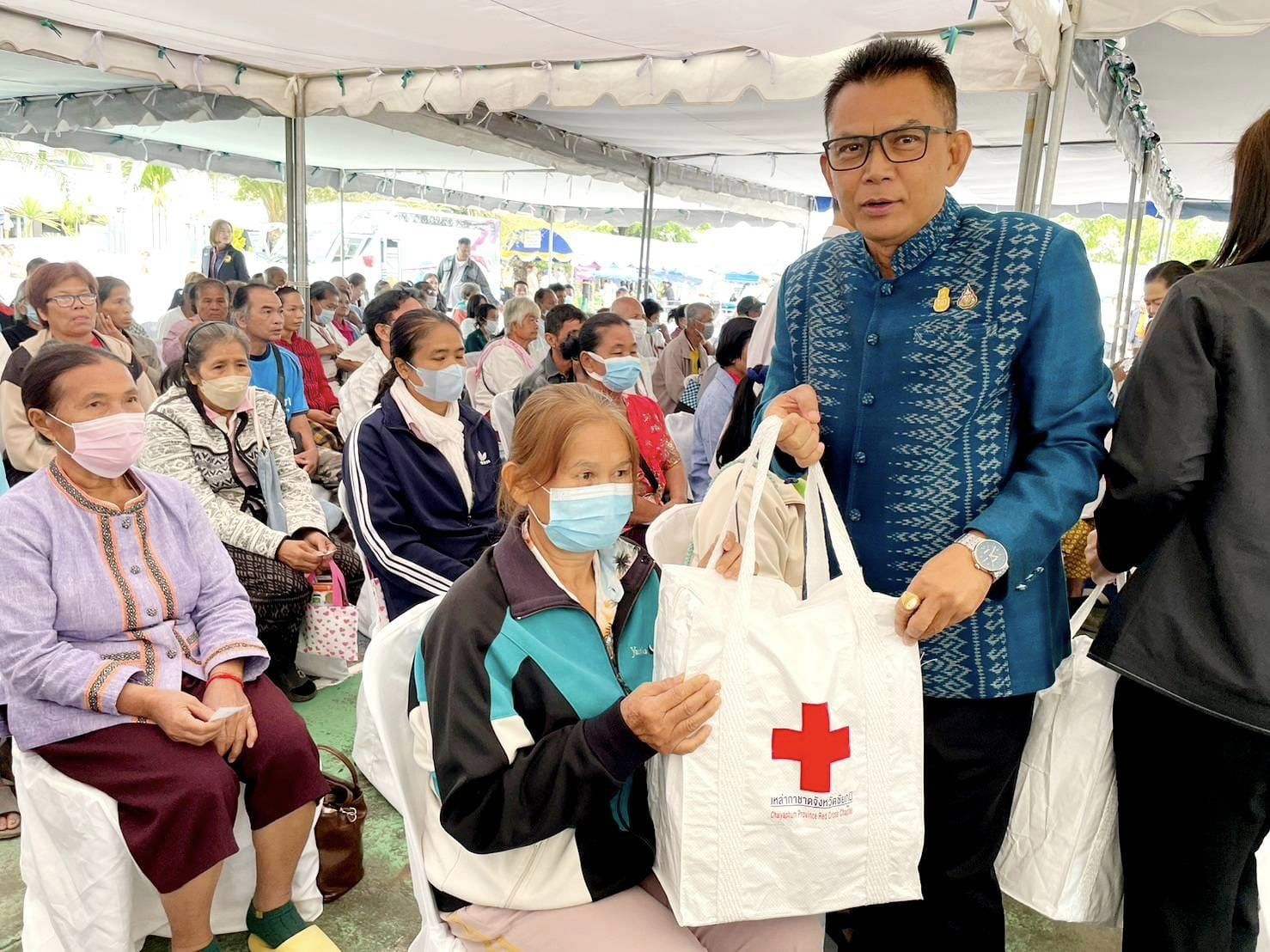 พช_ชัยภูมิ>> นำกิจกรรมพัฒนาชุมชนร่วมออกหน่วยแพทย์อาสาสมเด็จพระศรีนครินทราบรมราชชนนี (พอ.สว.) จังหวัดชัยภูมิ และโครงการจังหวัดเคลื่อนที่บริการประชาชน ประจำเดือน มกราคม 2567