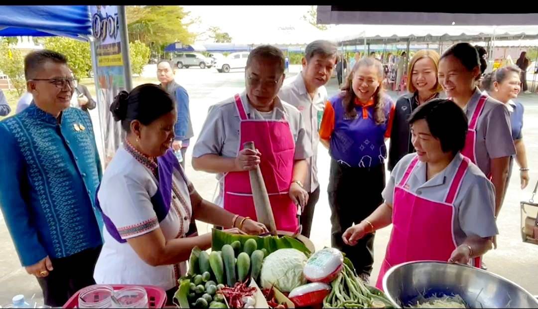 พช_ชัยภูมิ>> นำกิจกรรมพัฒนาชุมชนร่วมออกหน่วยแพทย์อาสาสมเด็จพระศรีนครินทราบรมราชชนนี (พอ.สว.) จังหวัดชัยภูมิ และโครงการจังหวัดเคลื่อนที่บริการประชาชน ประจำเดือน มกราคม 2567