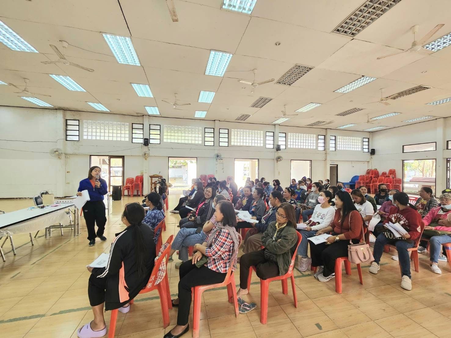 พช.ชัยภูมิ>>> เร่งทำสัญญาโครงการขอรับการสนับสนุนเงินกองทุนพัฒนาบทบาทสตรี ให้สมาชิกกองทุน นำไปสร้างงาน สร้างราย และพัฒนาเศรษฐกิจฐานราก วงเงินกว่า 7.5 ล้านบาท