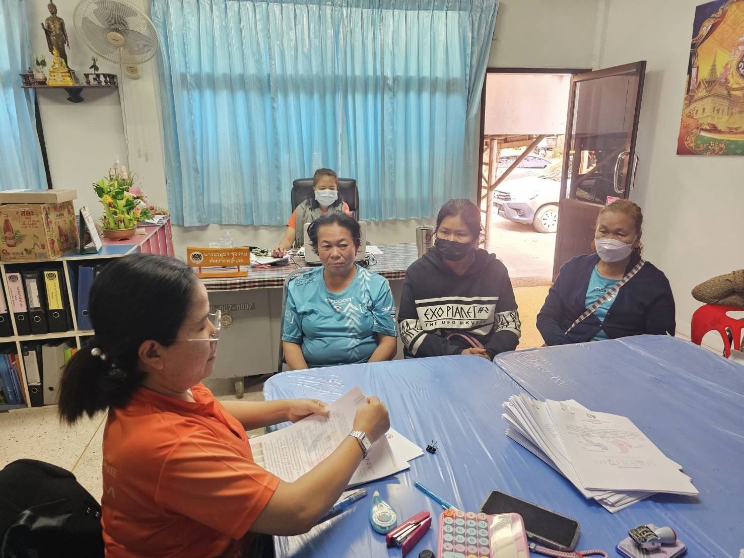 พช.ชัยภูมิ>>> เร่งทำสัญญาโครงการขอรับการสนับสนุนเงินกองทุนพัฒนาบทบาทสตรี ให้สมาชิกกองทุน นำไปสร้างงาน สร้างราย และพัฒนาเศรษฐกิจฐานราก วงเงินกว่า 7.5 ล้านบาท