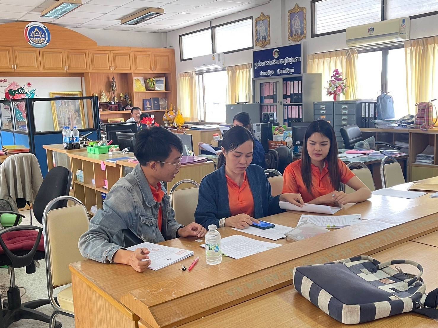 พช.ชัยภูมิ>>> เร่งทำสัญญาโครงการขอรับการสนับสนุนเงินกองทุนพัฒนาบทบาทสตรี ให้สมาชิกกองทุน นำไปสร้างงาน สร้างราย และพัฒนาเศรษฐกิจฐานราก วงเงินกว่า 7.5 ล้านบาท