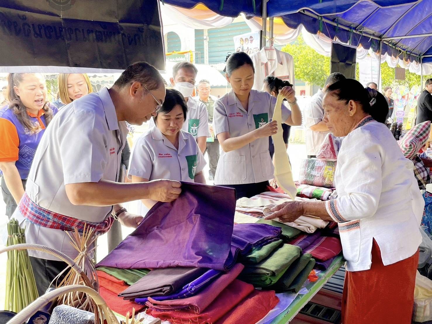 พช_ชัยภูมิ>> นำกิจกรรมพัฒนาชุมชนร่วมออกหน่วยแพทย์อาสาสมเด็จพระศรีนครินทราบรมราชชนนี (พอ.สว.) จังหวัดชัยภูมิ และโครงการจังหวัดเคลื่อนที่บริการประชาชน ประจำเดือน มกราคม 2567