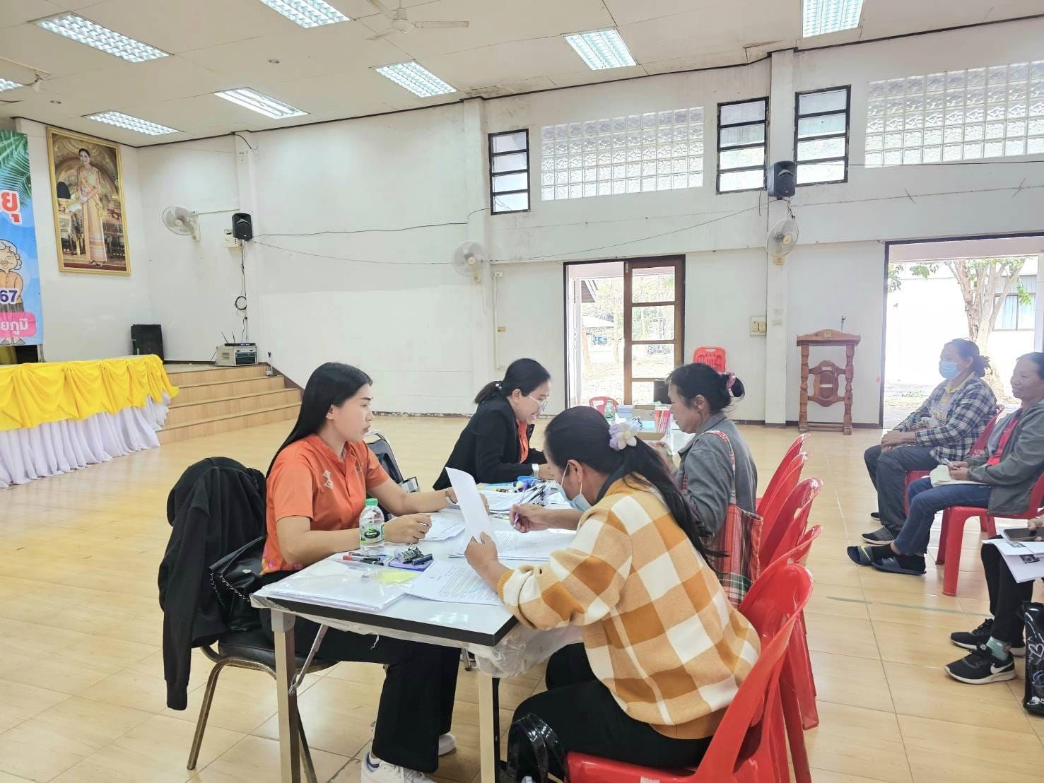 พช.ชัยภูมิ>>> เร่งทำสัญญาโครงการขอรับการสนับสนุนเงินกองทุนพัฒนาบทบาทสตรี ให้สมาชิกกองทุน นำไปสร้างงาน สร้างราย และพัฒนาเศรษฐกิจฐานราก วงเงินกว่า 7.5 ล้านบาท