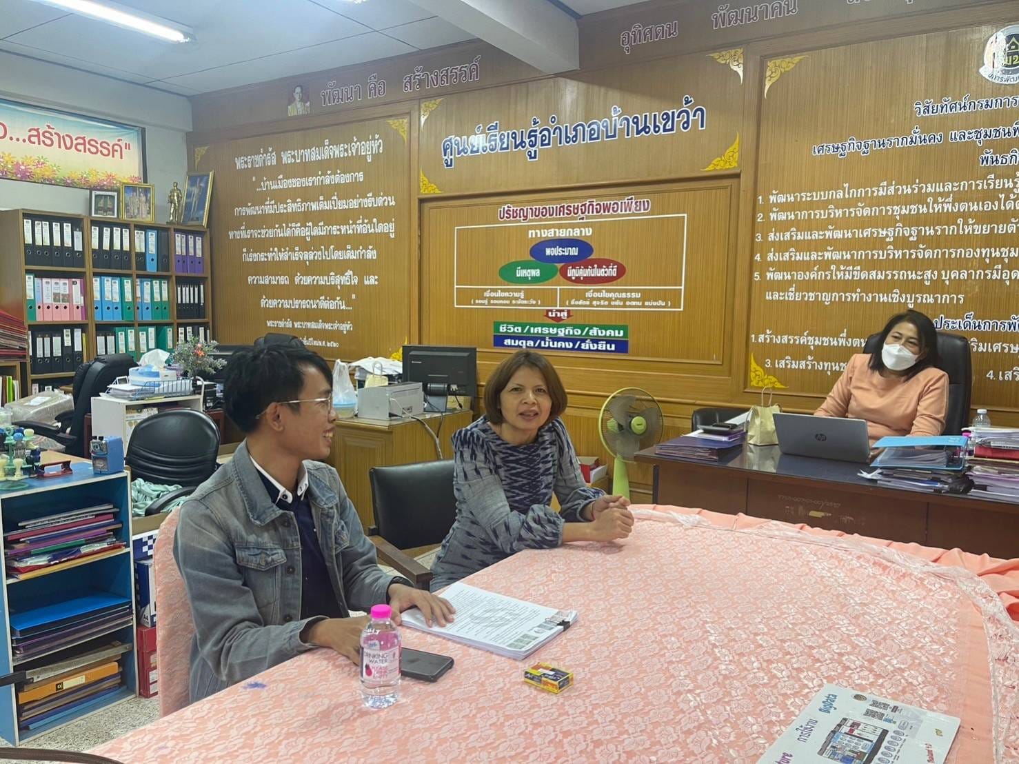 พช.ชัยภูมิ>>> เร่งทำสัญญาโครงการขอรับการสนับสนุนเงินกองทุนพัฒนาบทบาทสตรี ให้สมาชิกกองทุน นำไปสร้างงาน สร้างราย และพัฒนาเศรษฐกิจฐานราก วงเงินกว่า 7.5 ล้านบาท