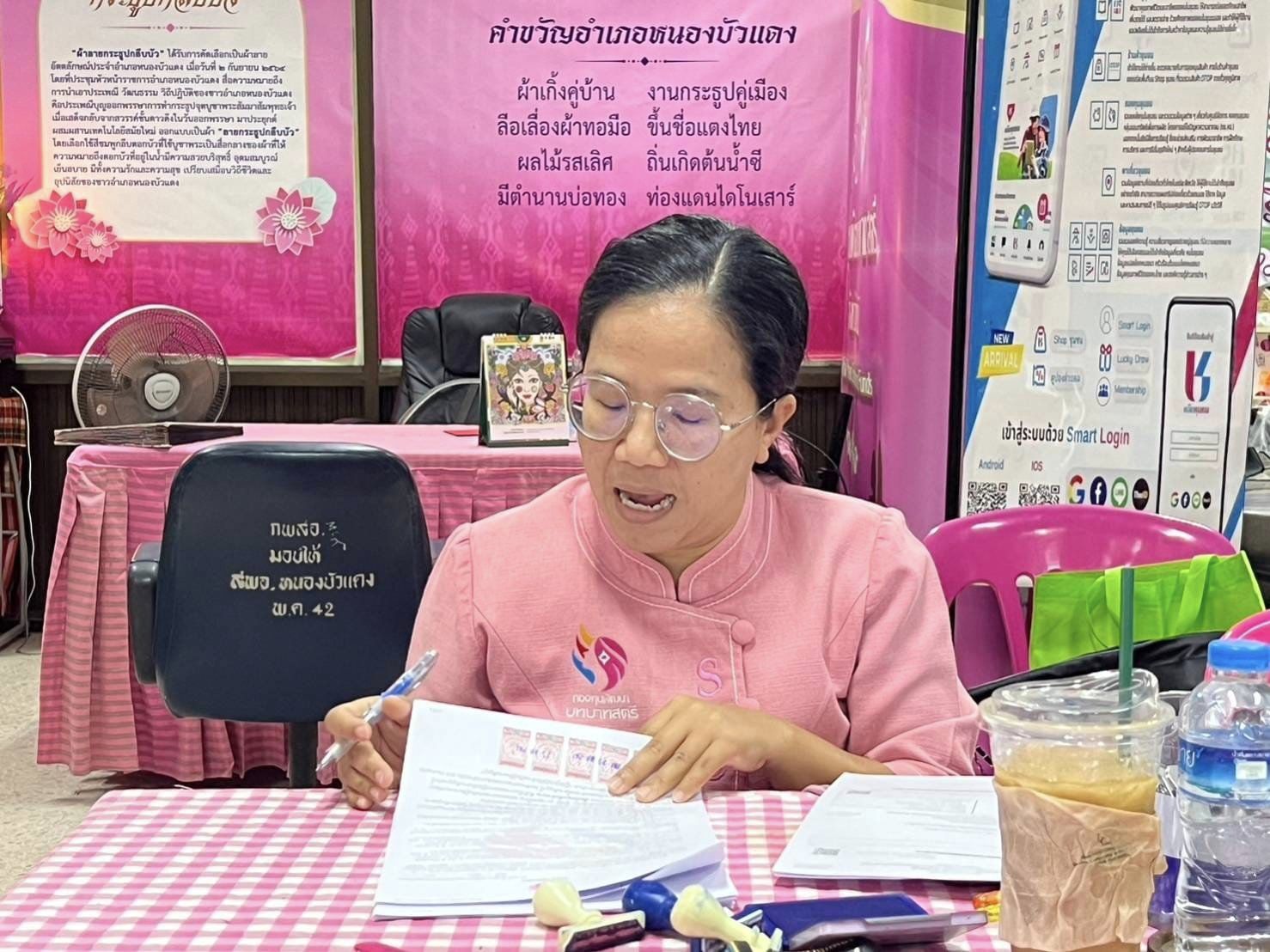 พช.ชัยภูมิ>>> เร่งทำสัญญาโครงการขอรับการสนับสนุนเงินกองทุนพัฒนาบทบาทสตรี ให้สมาชิกกองทุน นำไปสร้างงาน สร้างราย และพัฒนาเศรษฐกิจฐานราก วงเงินกว่า 7.5 ล้านบาท