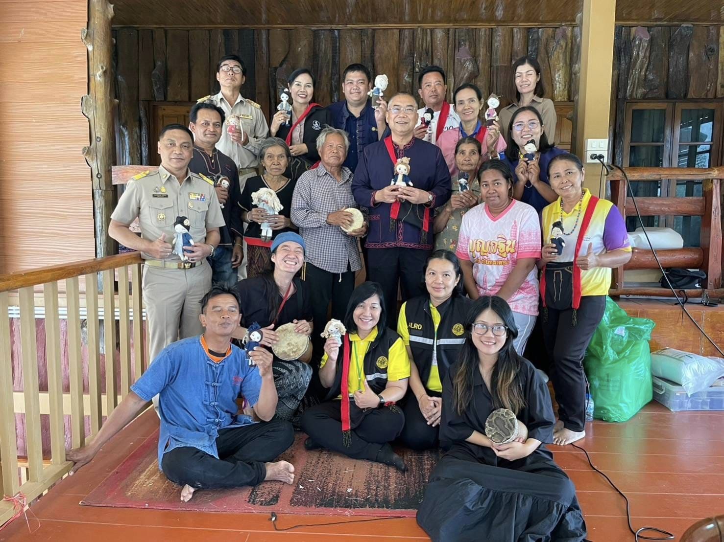 ผู้ว่าราชการจังหวัดชัยภูมิ นำส่วนราชการเยี่ยมชมกิจกรรมชุมชนท่องเที่ยวเชิงวัฒนธรรม “ชนเผ่าญัฮกุร” อำเภอเทพสถิต