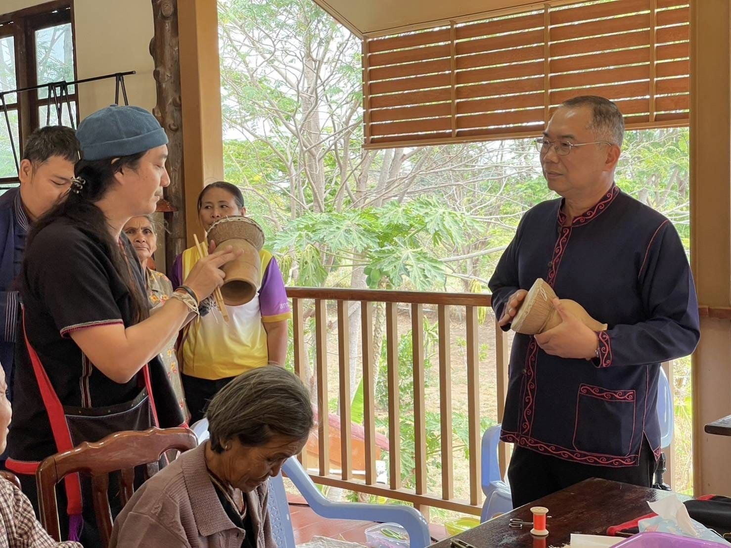 ผู้ว่าราชการจังหวัดชัยภูมิ นำส่วนราชการเยี่ยมชมกิจกรรมชุมชนท่องเที่ยวเชิงวัฒนธรรม “ชนเผ่าญัฮกุร” อำเภอเทพสถิต