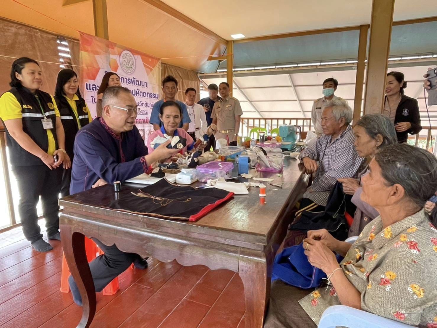 ผู้ว่าราชการจังหวัดชัยภูมิ นำส่วนราชการเยี่ยมชมกิจกรรมชุมชนท่องเที่ยวเชิงวัฒนธรรม “ชนเผ่าญัฮกุร” อำเภอเทพสถิต