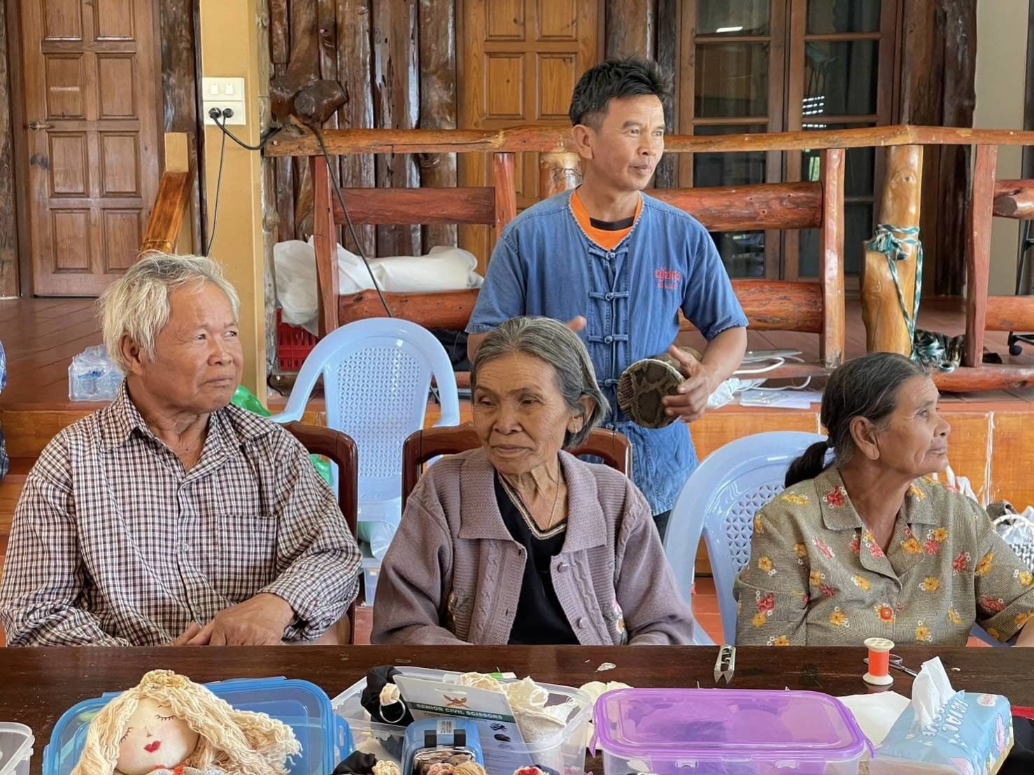 ผู้ว่าราชการจังหวัดชัยภูมิ นำส่วนราชการเยี่ยมชมกิจกรรมชุมชนท่องเที่ยวเชิงวัฒนธรรม “ชนเผ่าญัฮกุร” อำเภอเทพสถิต