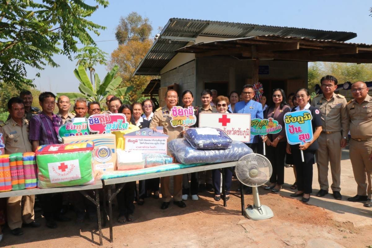 พช_ชัยภูมิ ร่วมส่งมอบบ้าน “ชัยภูมิร่วมใจ ซ่อมแซม/ปรับปรุงที่อยู่อาศัยให่ครัวเรือนยากจน TPMAP อยู่เย็น เป็นสุข” ที่อำเภอหนองบัวระเหว